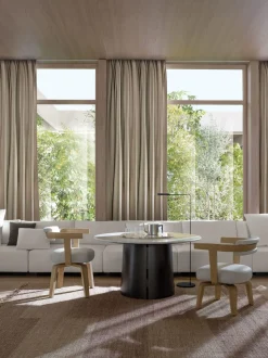 Sedia modello Porta volta  con braccioli di Molteni & c