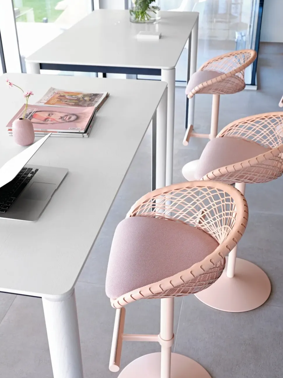 Sedia modello Sgabello p47 regolabile in altezza di Midj