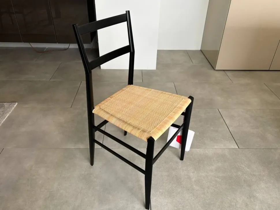 Sedia modello Superleggera di Cassina a prezzo riservato