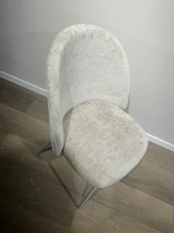 Sedia modello Tuka mid  con schienale alto di Connubia