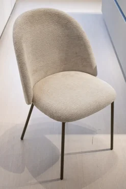 Sedia modello Tuka mid di Connubia: scopri il prezzo riservato