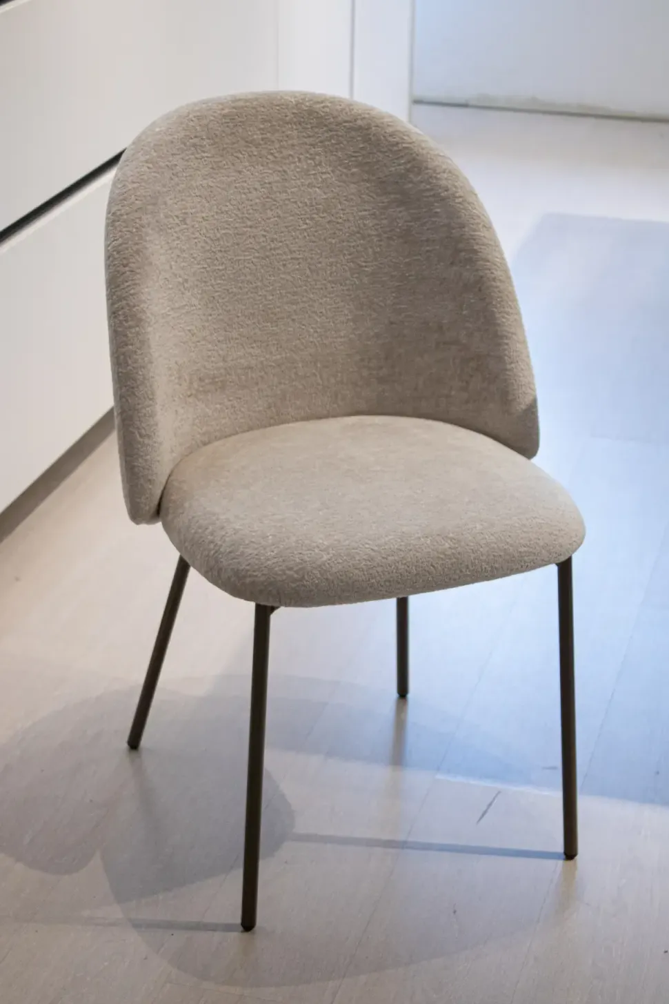 Sedia modello Tuka mid di Connubia: scopri il prezzo riservato