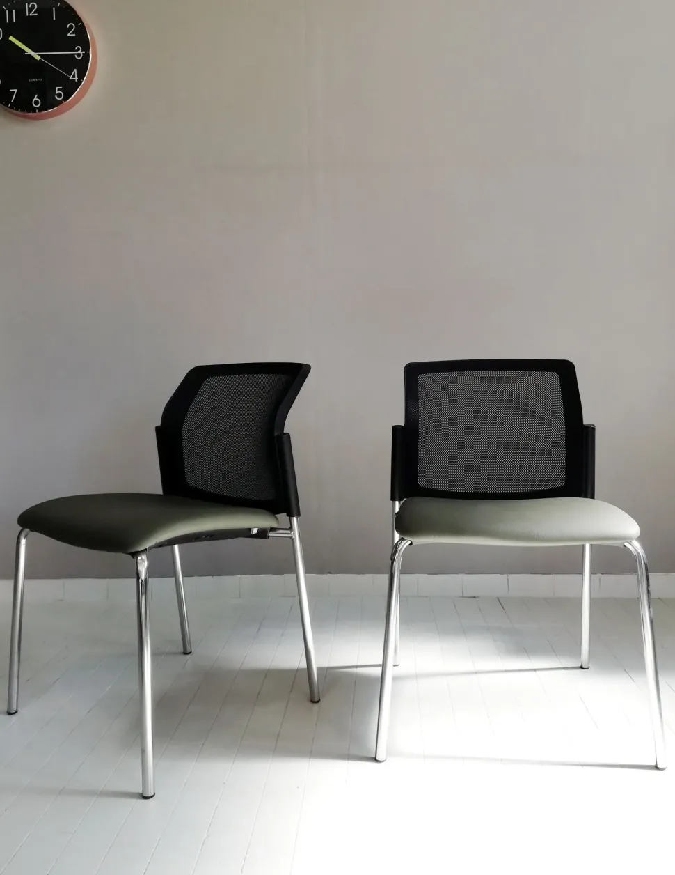 Sedia operativa in ecopelle Hello rete + 2 sedie visitatore Las mobili con forte sconto