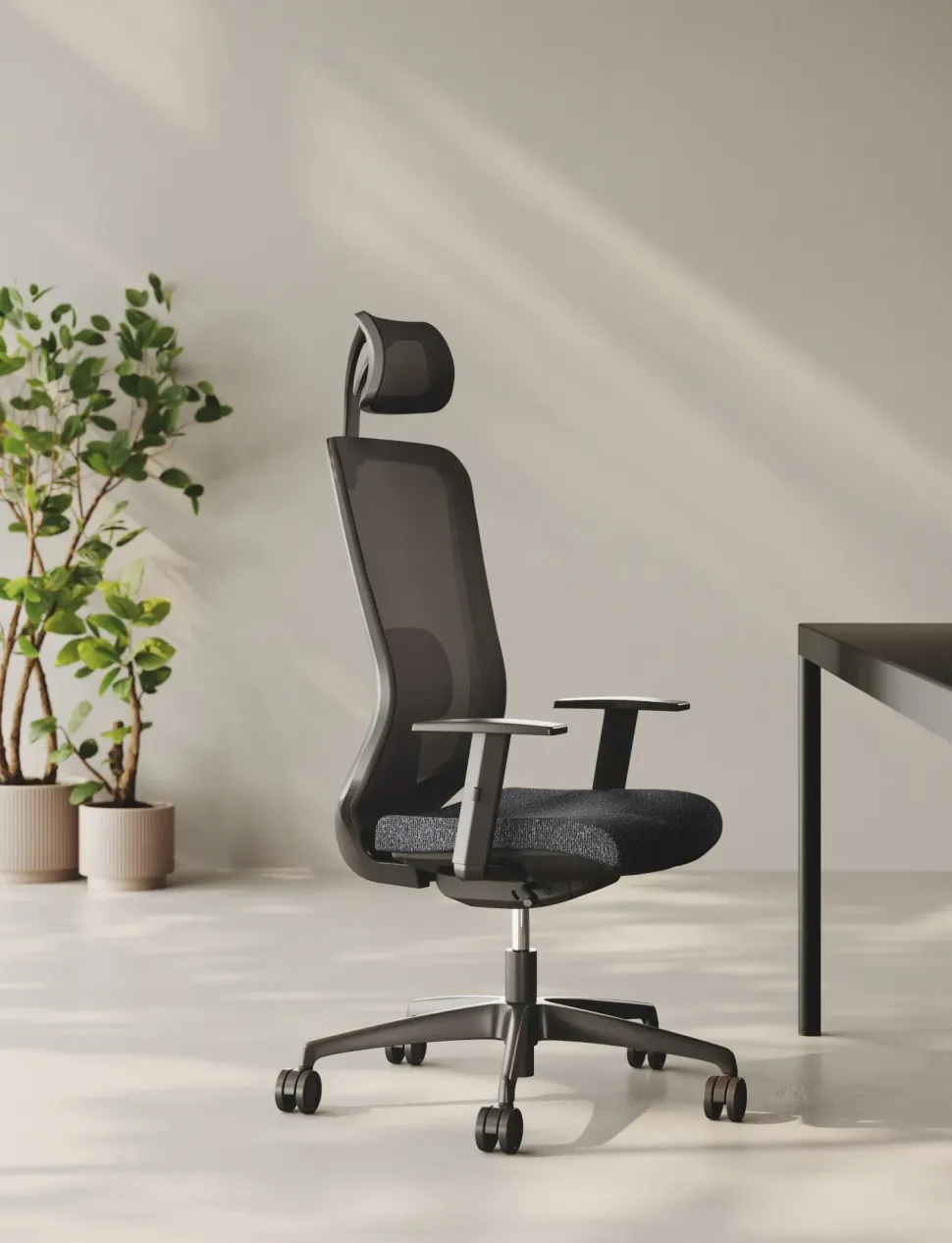 Sedia operativa in ecopelle Comfort con poggiatesta a marchio Las mobili a prezzi convenienti