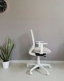 Sedia operativa modello Cast rete full white in altro ad un prezzo davvero conveniente