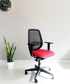 Sedia operativa modello Cast rete + 2 sedie attesa in ecopelle ad un prezzo speciale