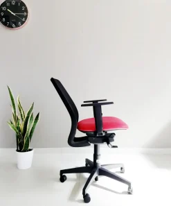 Sedia operativa modello Cast rete + 2 sedie attesa in ecopelle ad un prezzo speciale