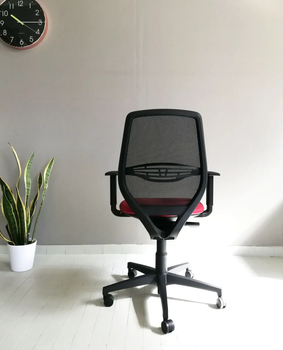 Sedia operativa modello Cast rete + 2 sedie attesa in ecopelle ad un prezzo speciale