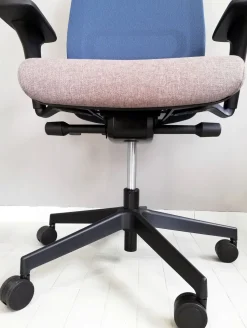 Sedia operativa modello Essai rete - rivestimento tessuto in altro ad un prezzo esclusivo