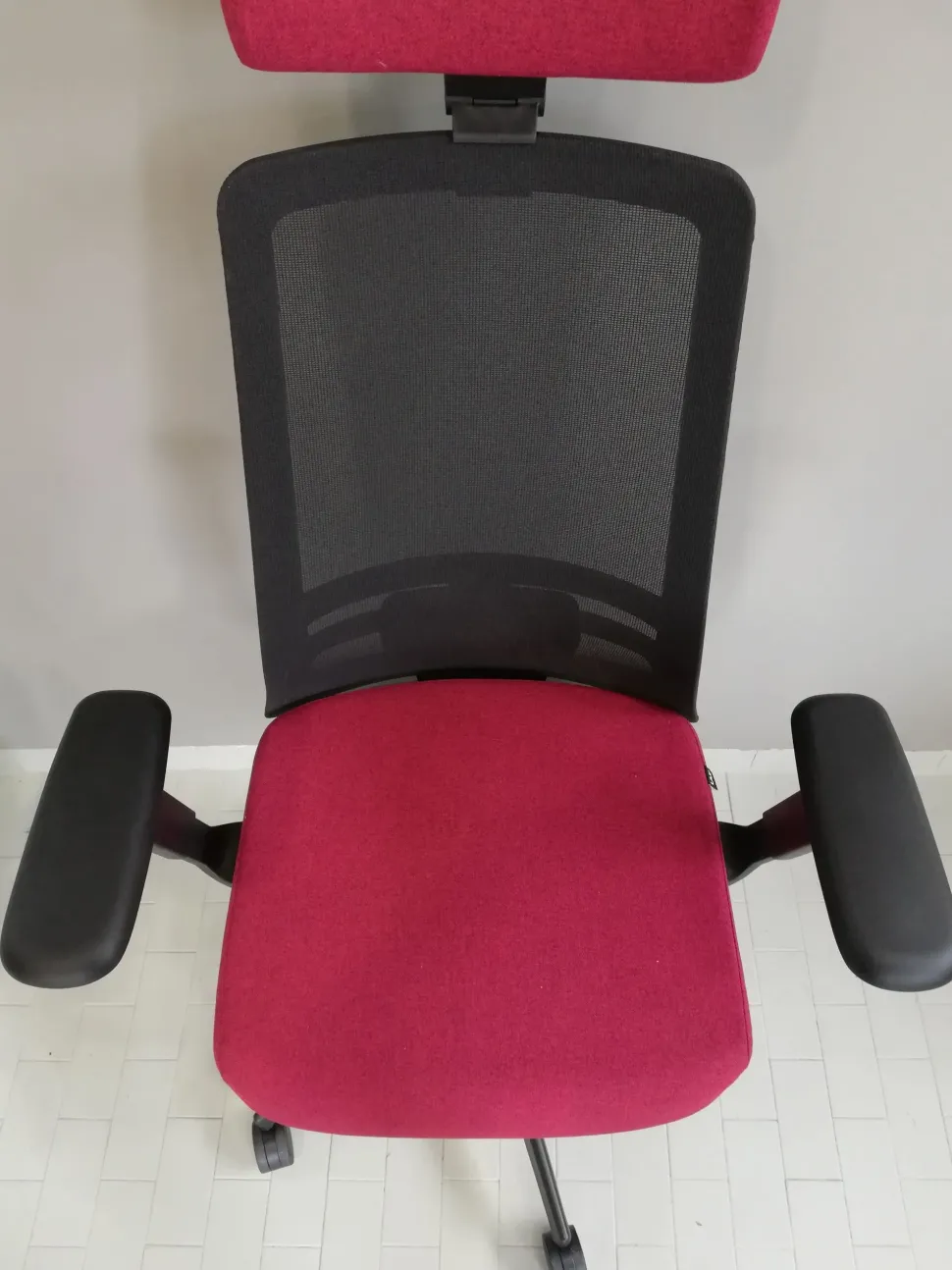 Sedia operativa modello Rassegna rete con poggiatesta in altro ad un prezzo davvero conveniente