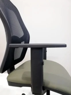 Sedia operativa modello Sistema rete + 2 sedie in ecopelle ad un prezzo speciale