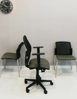 Sedia operativa modello Sistema rete + 2 sedie in ecopelle ad un prezzo speciale