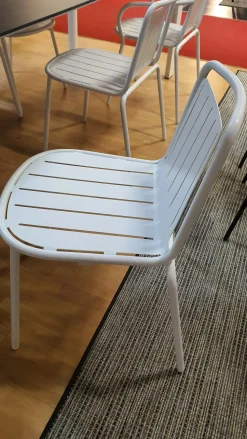 Sedia per l'esterno Easy a marchio Connubia a prezzi convenienti