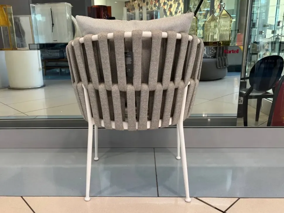 Sedia poltroncina modello Frame a prezzo riservato