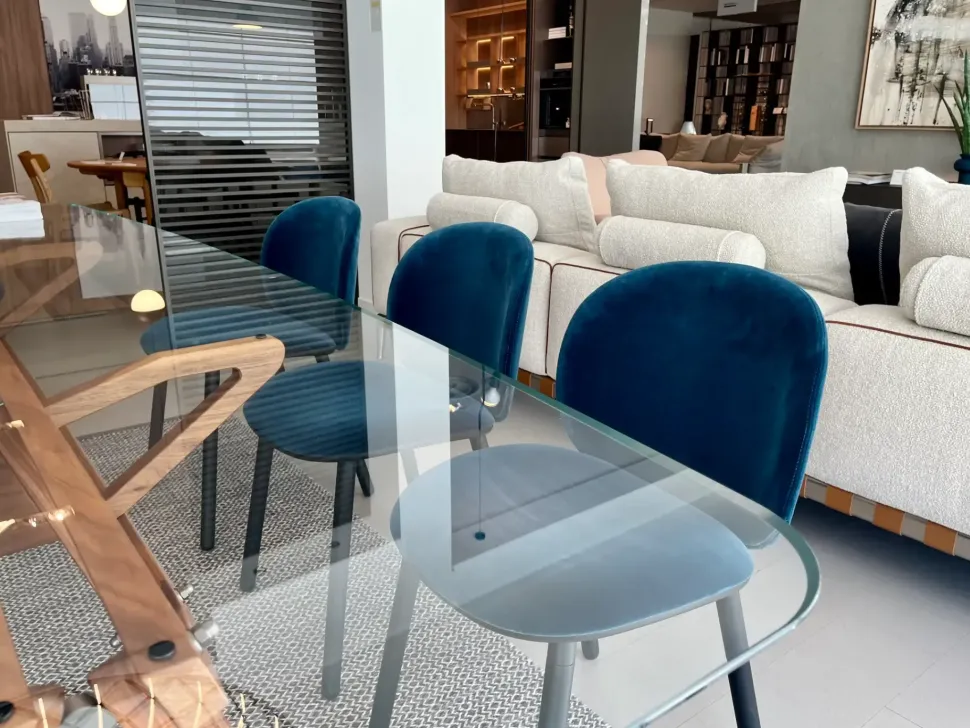 Sedia senza braccioli Dua di Kristalia a prezzo ribassato