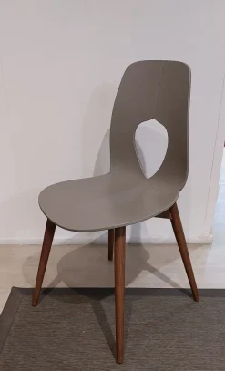 Sedia senza braccioli Hole wood  di Tonin casa in Offerta Outlet