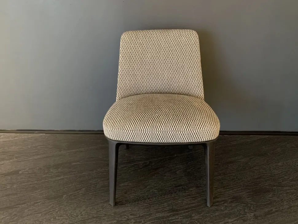 Sedia senza braccioli Sophie di Poliform a prezzo ribassato