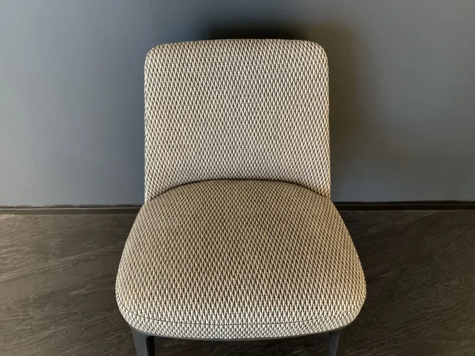 Sedia senza braccioli Sophie di Poliform a prezzo ribassato