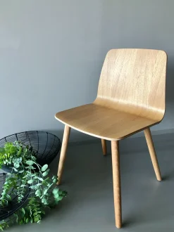 Sedia senza braccioli Varya wood di Inclass a prezzo ribassato