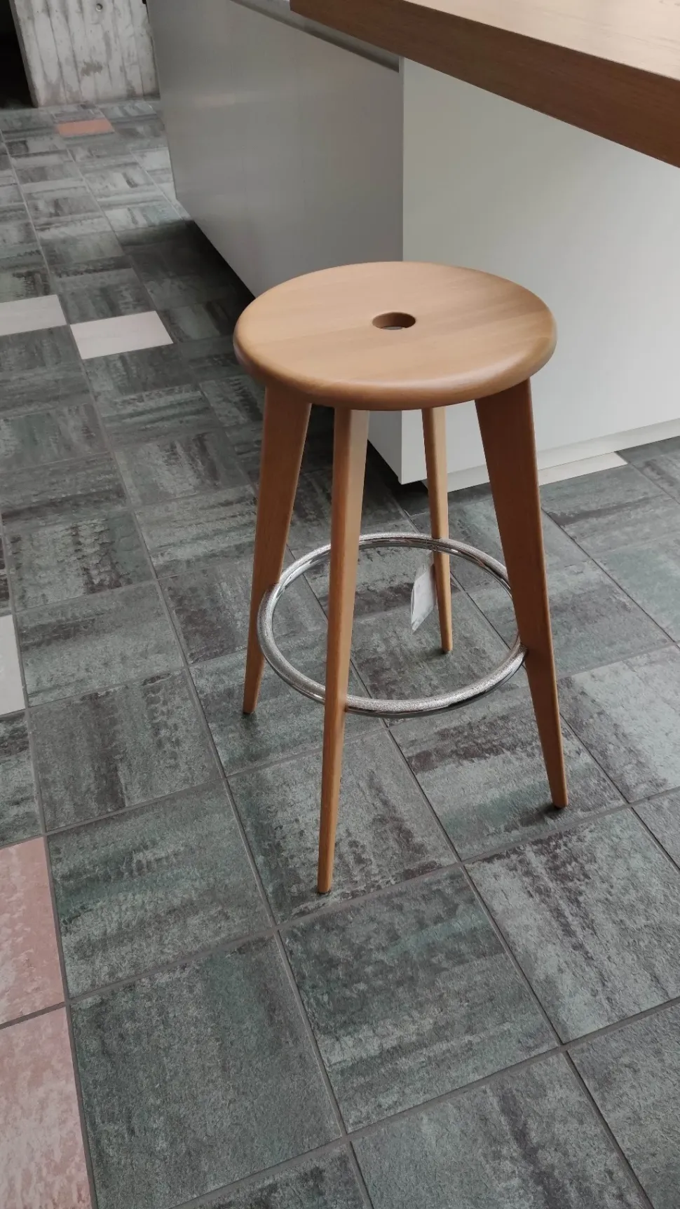Sedia sgabello Tabouret haut Vitra a prezzo scontato