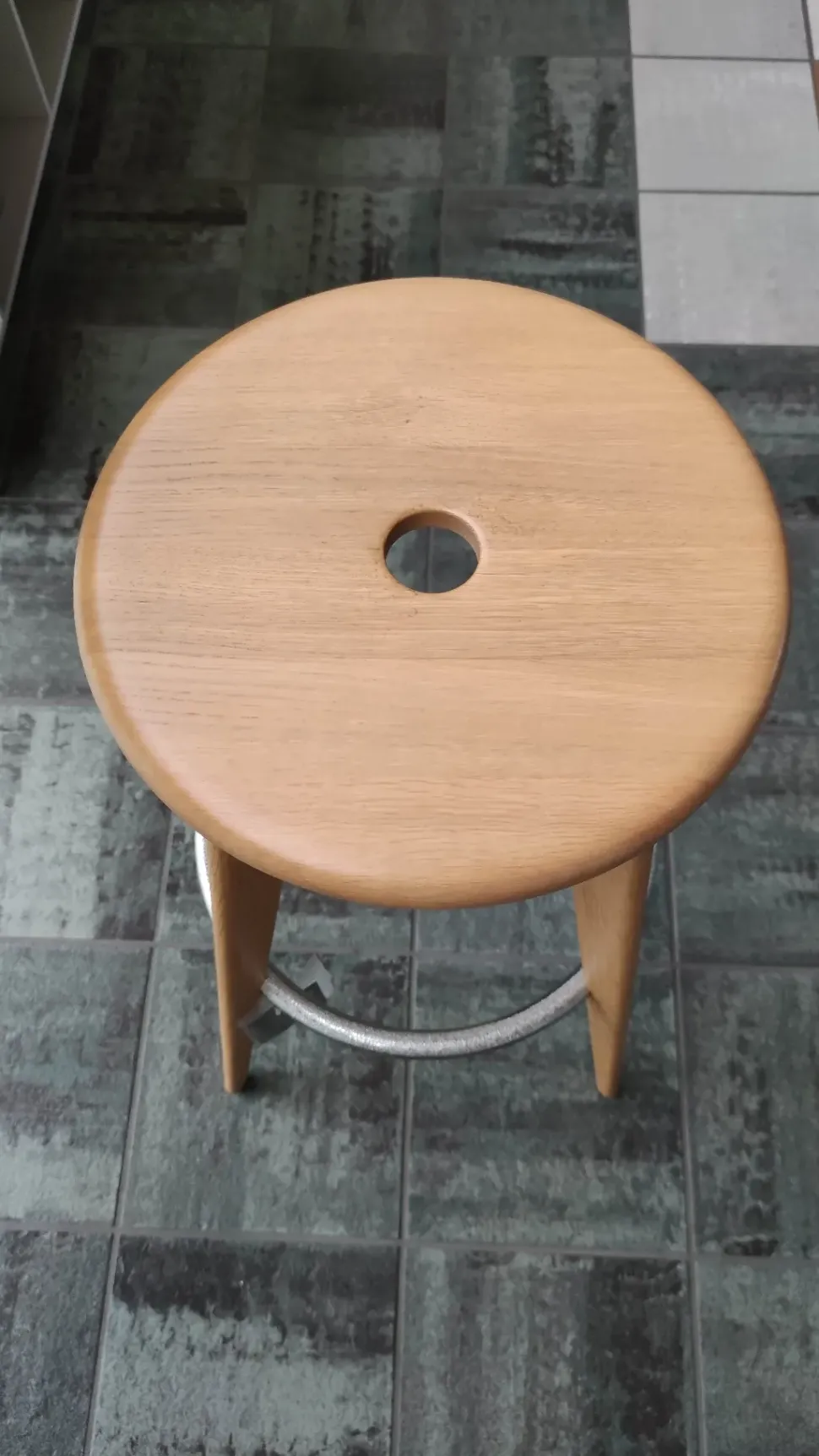Sedia sgabello Tabouret haut Vitra a prezzo scontato