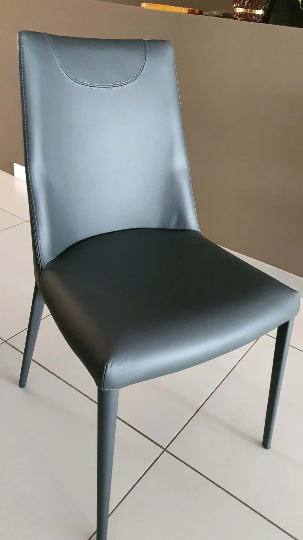 Sedia Sofia grafite da soggiorno realizzata in pelle scontata del 84%