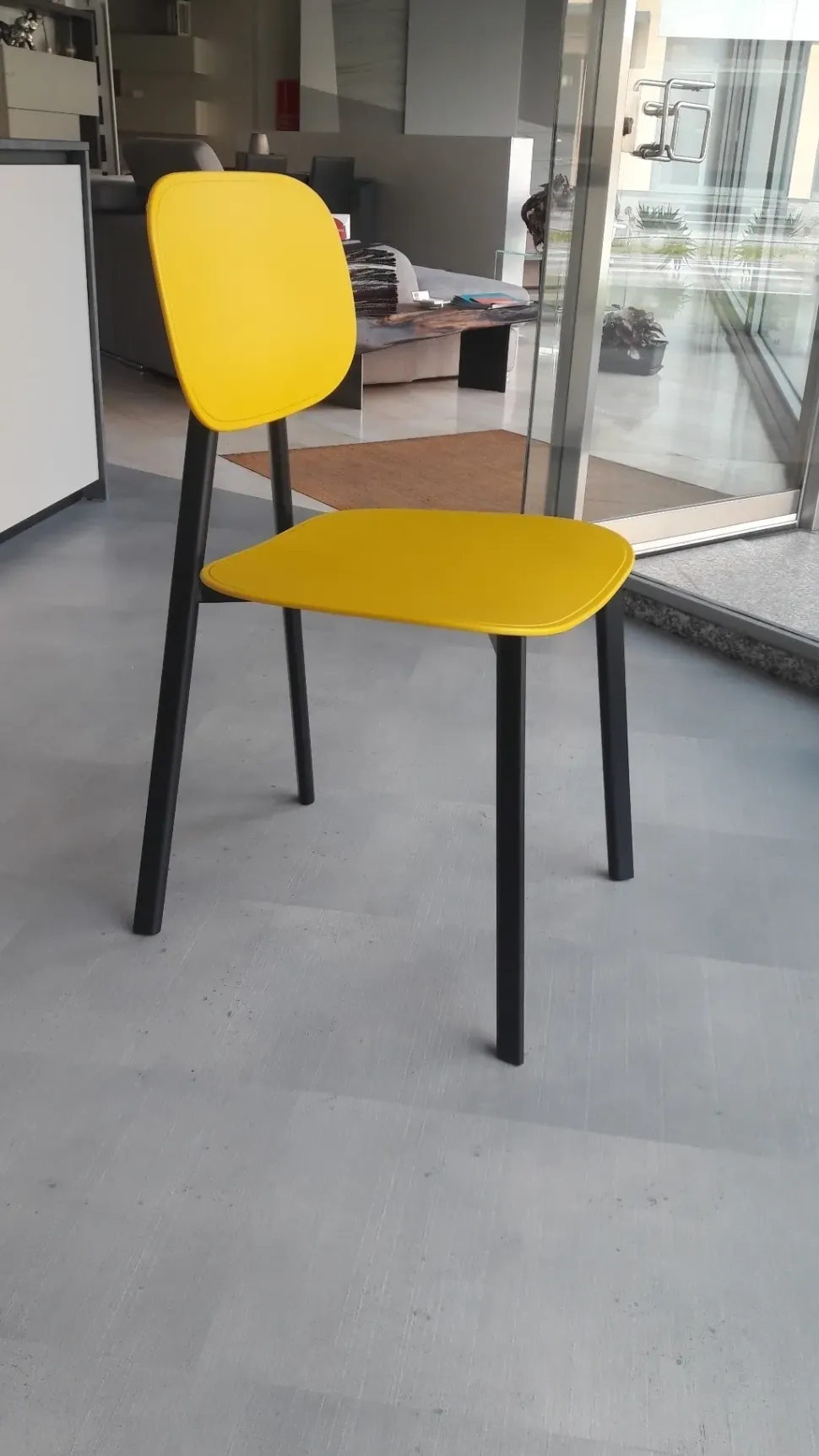 Sedia Tata da soggiorno realizzata in plastica scontata del 35%