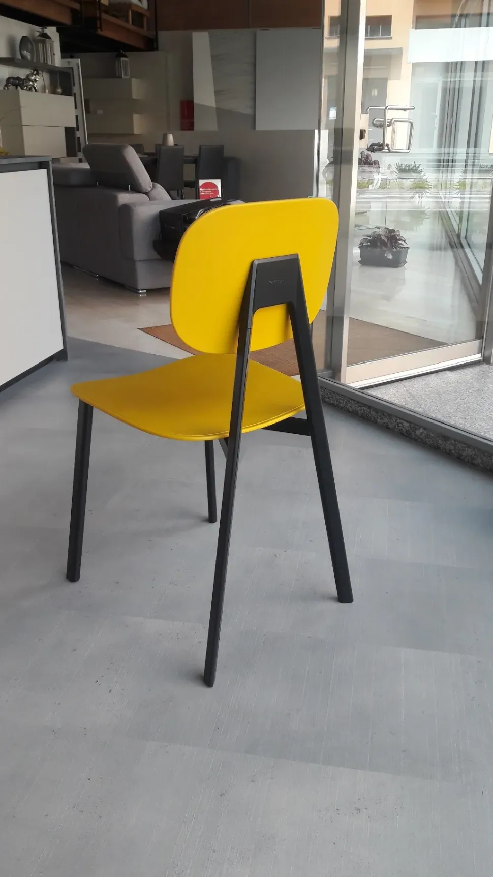 Sedia Tata da soggiorno realizzata in plastica scontata del 35%