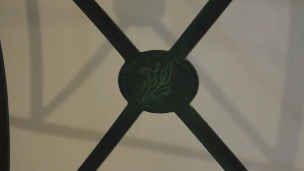 Sedie classiche in ferro finitura verde e cuscini in tessuto scontate del -80%