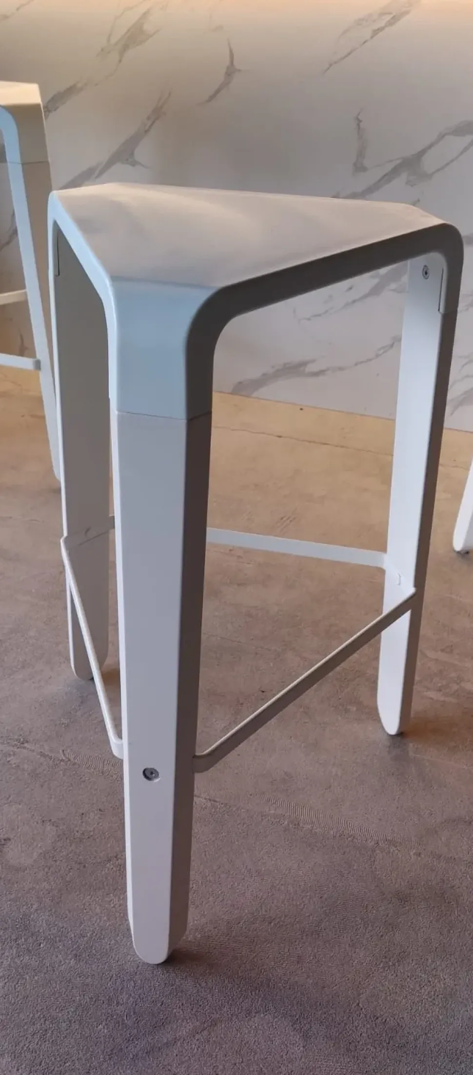 Sgabello con 4 gambe Sgabello picapau infiniti Infiniti a prezzi convenienti