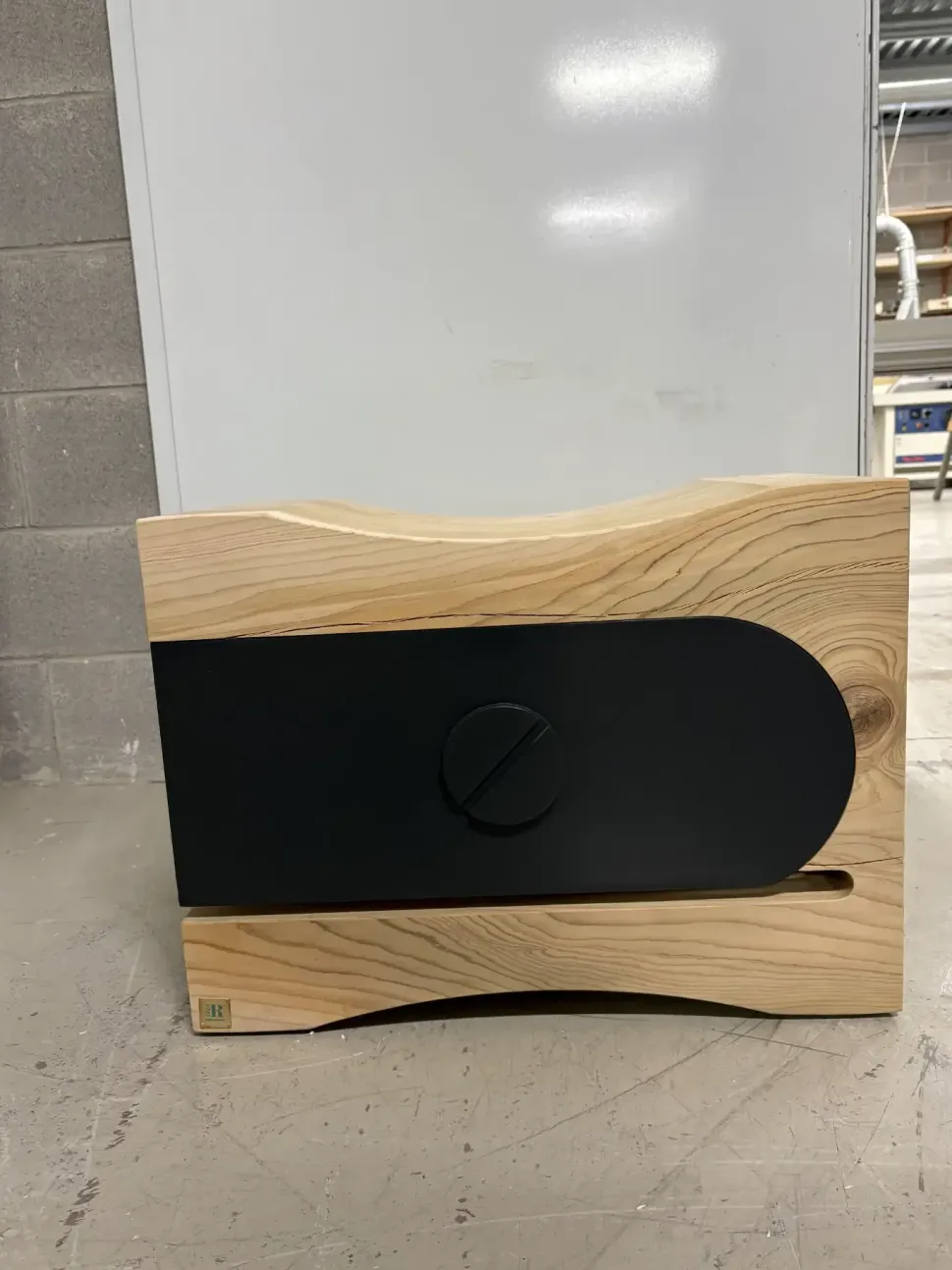 Sgabello con base centrale Temperino Riva 1920 in offerta