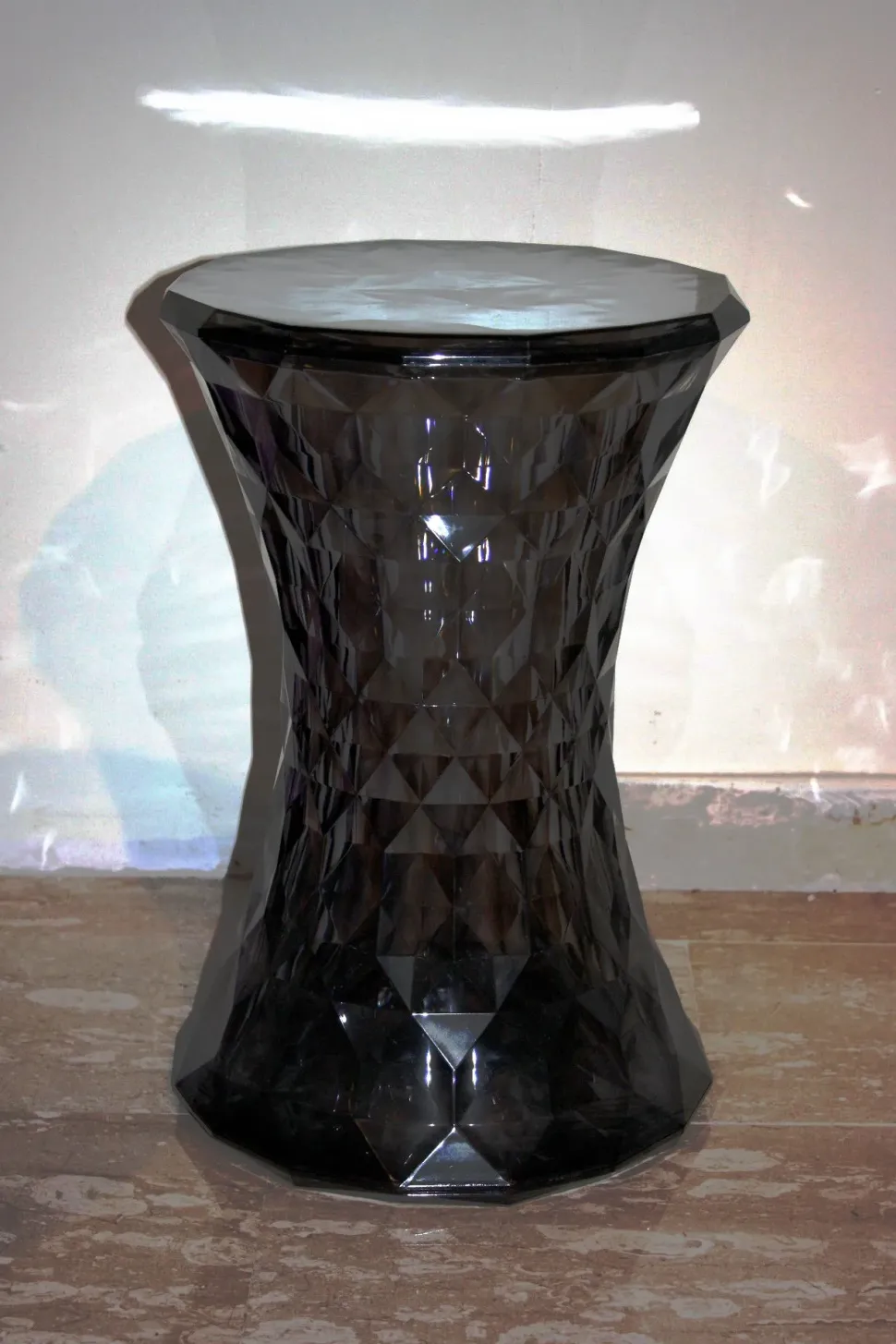 Sgabello da soggiorno Stone Kartell in Offerta Outlet