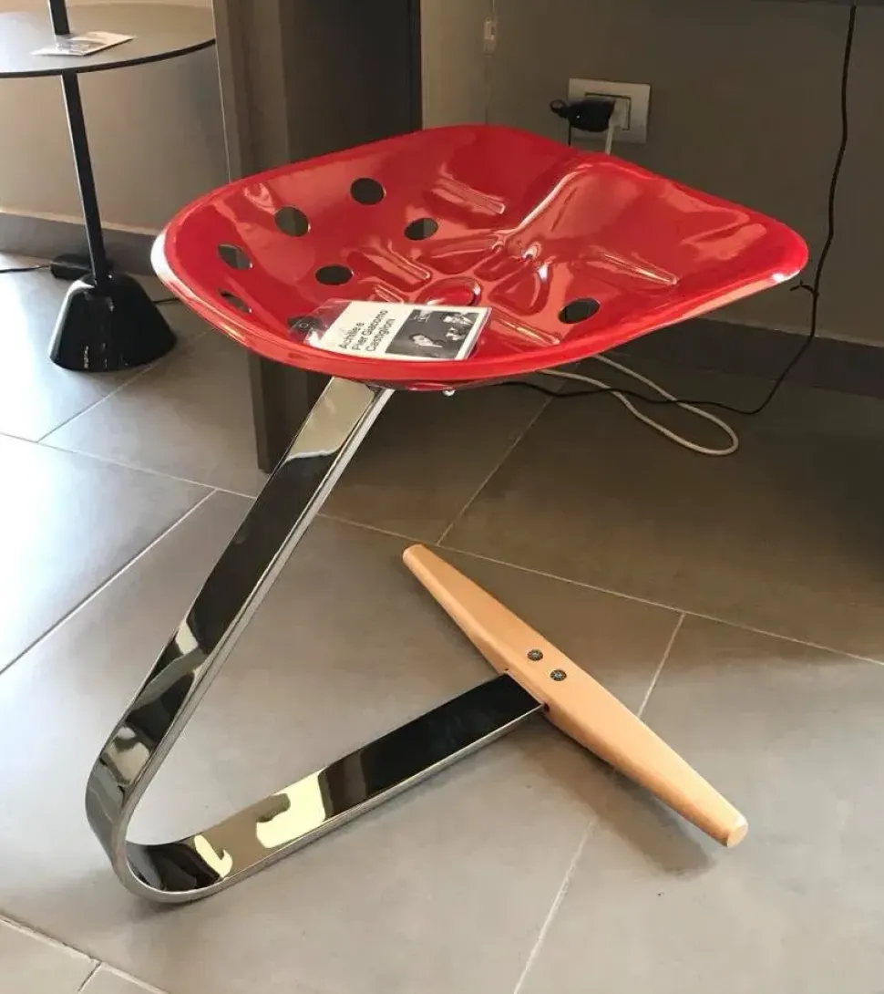 Sgabello da soggiorno Zanotta mezzadro rosso Zanotta in Offerta Outlet