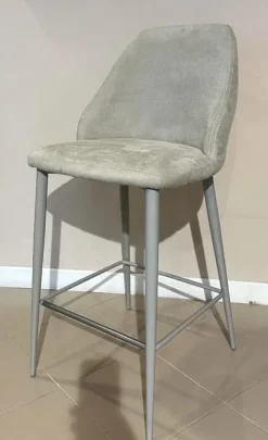 Sgabello Matilda Ingenia: schienale medio, offerta imperdibile!