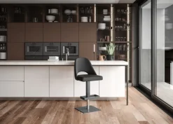 Sgabello regolabile in altezza Oslo Easyline a prezzo scontato