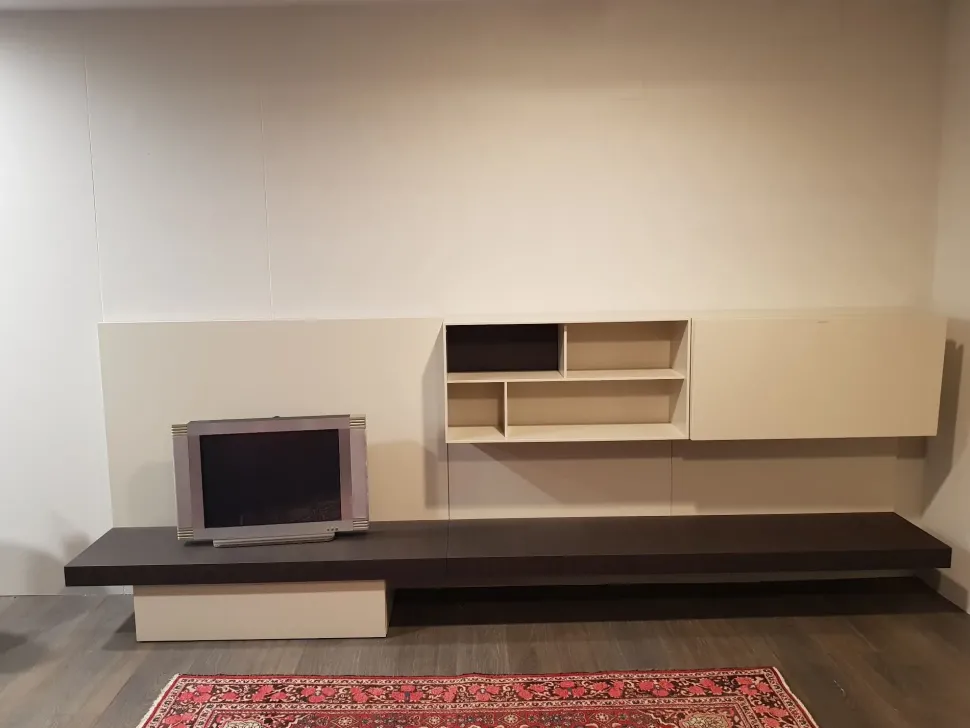 Soggiorno completo Pass-word di Molteni & c in laccato opaco in Offerta Outlet