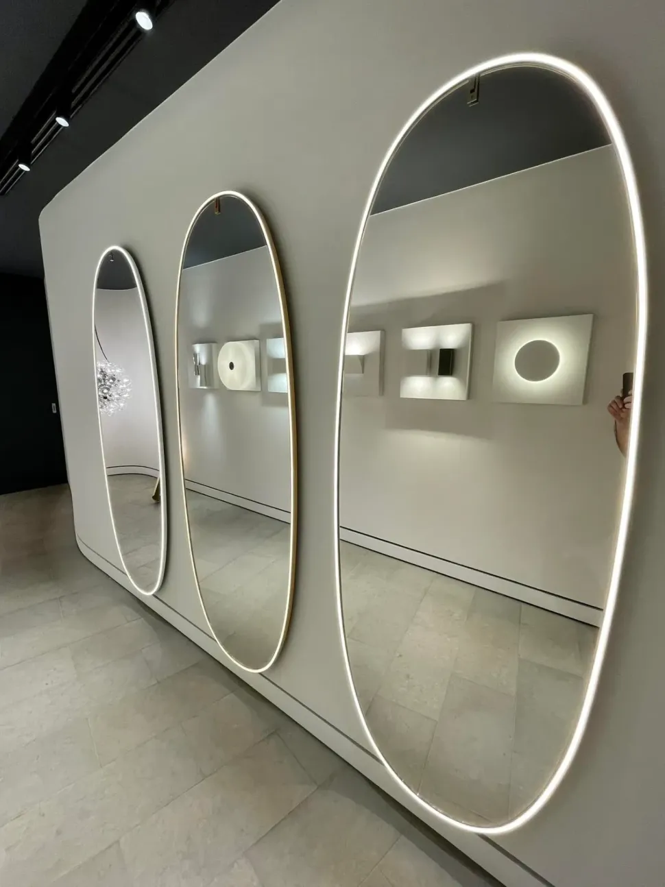 Specchiera La plus belle di Flos a prezzi ribassati