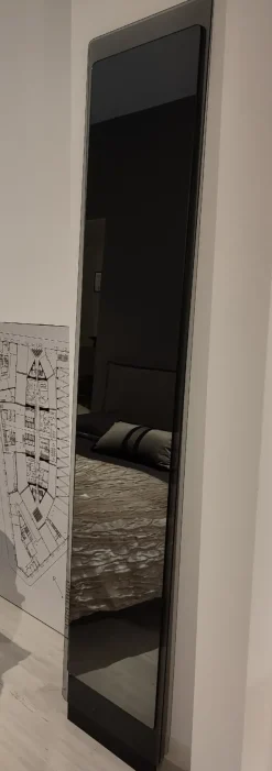 Specchio moderna Hide di Pezzani in Offerta Outlet