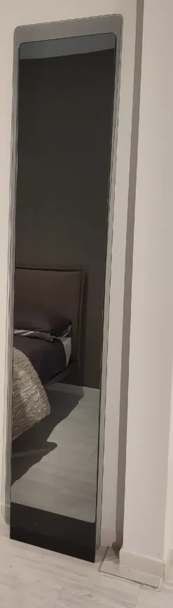 Specchio moderna Hide di Pezzani in Offerta Outlet