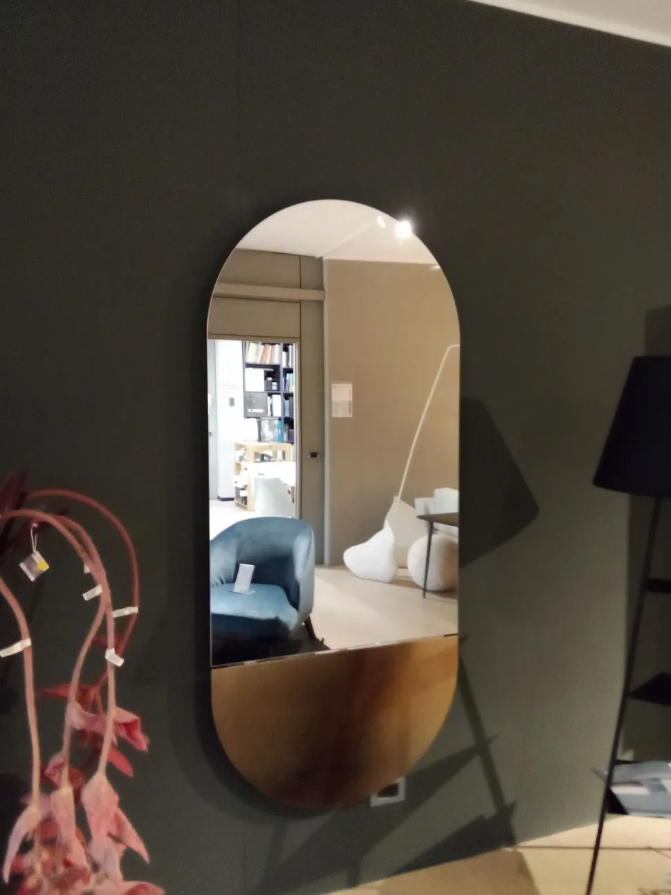 Specchio moderno Brame ovale di Mogg a prezzo Outlet