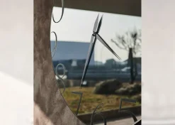 Specchio stile moderna modello Moment con orologio in OFFERTA OUTLET