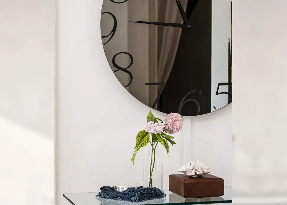 Specchio stile moderna modello Moment con orologio in OFFERTA OUTLET