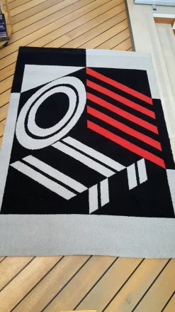 Tappeto moderno Red lines ege Artigianale a prezzo scontato