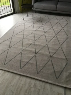 Tappeto Moderno rettangolare modello Tappeto doimo salotti zig zag scontato con forte sconto
