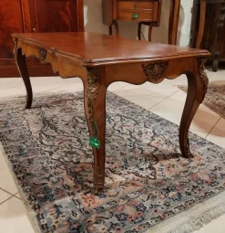 Tavolino classico In legno bois de rose  di Artigianale a prezzo scontato