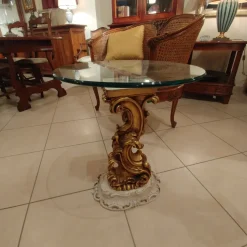 Tavolino classico Legno scolpito a mano di Collezione esclusiva a prezzo ribassato