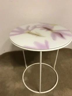 Tavolino design Around the roses di Moroso a prezzo ribassato