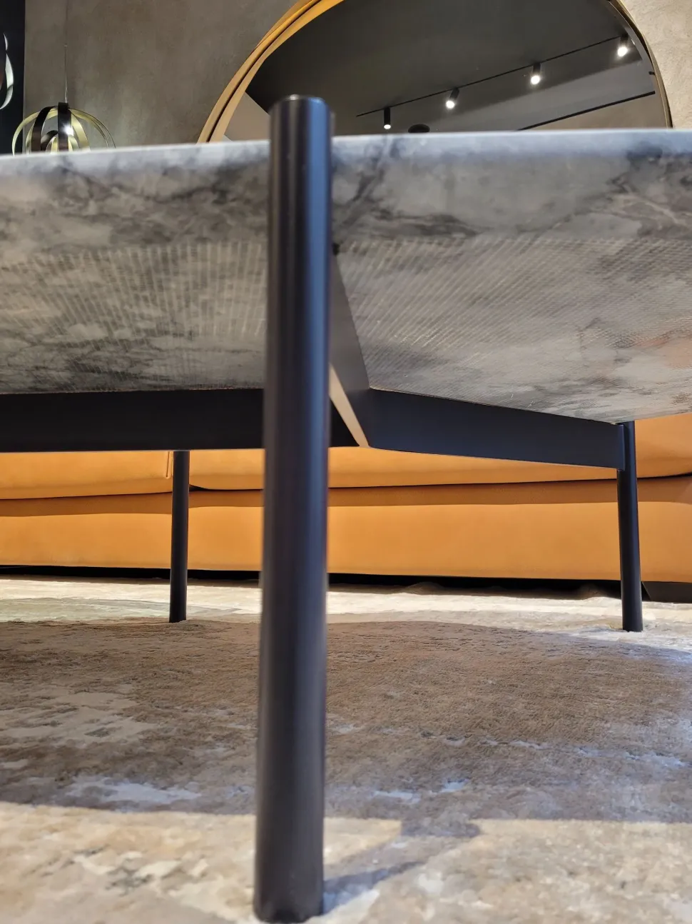 Tavolino design Johnson di Cantori a prezzo scontato