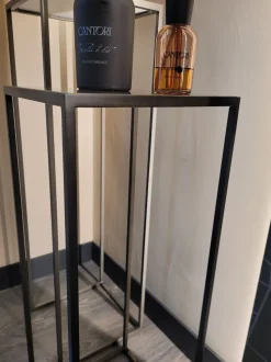 Tavolino design Narciso di Cantori a prezzo ribassato