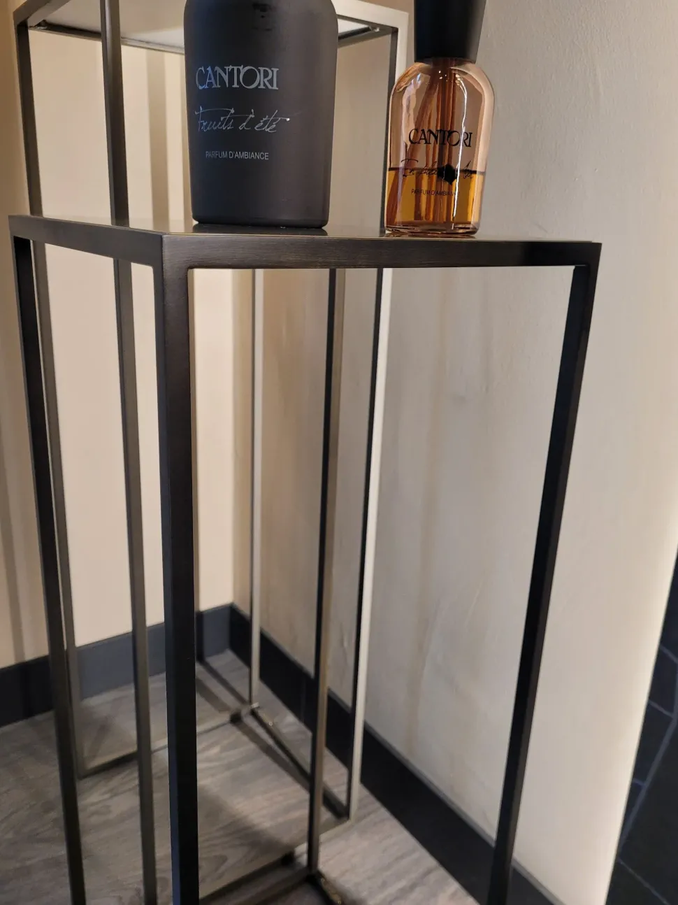 Tavolino design Narciso di Cantori a prezzo ribassato